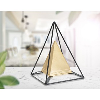 GOLDPYRAMIDE MIT EISEN