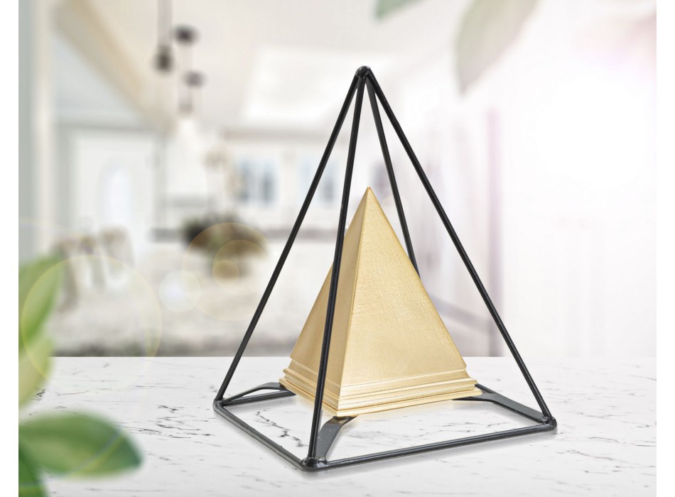 GOLDPYRAMIDE MIT EISEN