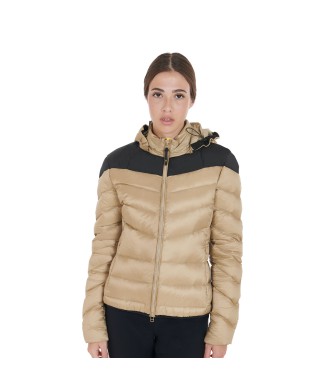 SLIM FIT DAUNENJACKE FÜR DAMEN MIT ABNEHMBARER KAPUZE